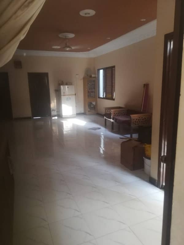 three bed dd tile flooring portion for rent in johar 0