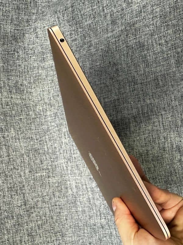 Macbook Air 2018 Gold only 85 battery cycles 3