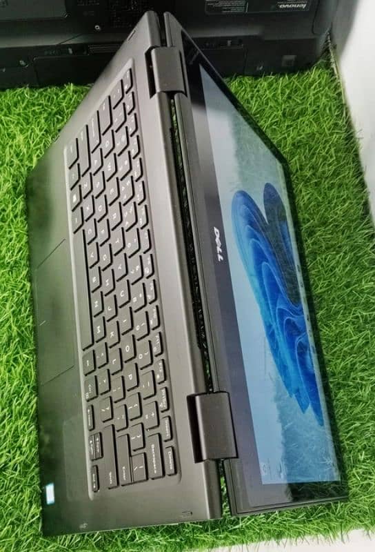 Dell Latitude 3390 - i5 8th Gen - 8/256 2