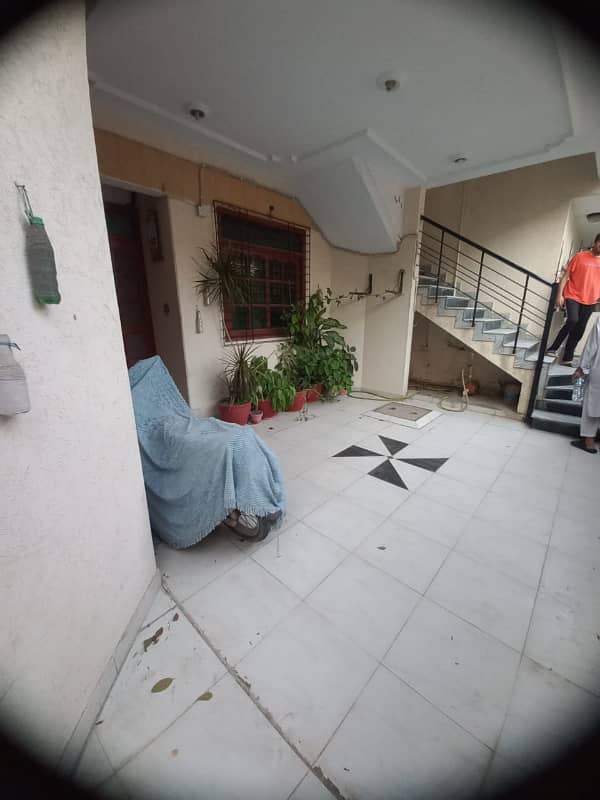 for sale leased bungalow 200y g+1 in jauhar 11