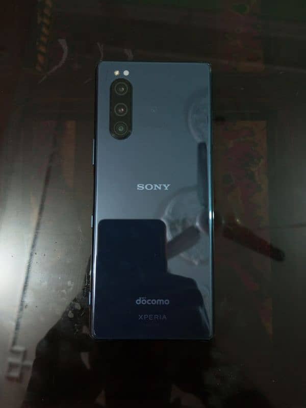 Sony Xperia 5 (non-pta) 9.5/10 condition. . . no line, no dot, no shade. 2