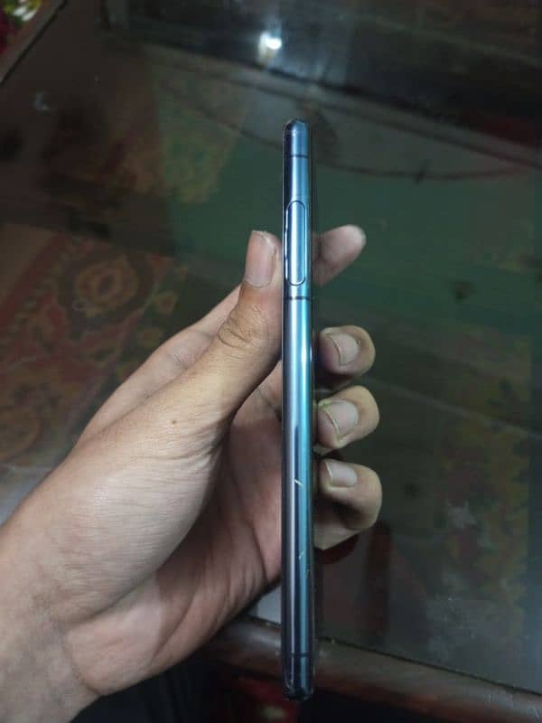 Sony Xperia 5 (non-pta) 9.5/10 condition. . . no line, no dot, no shade. 4