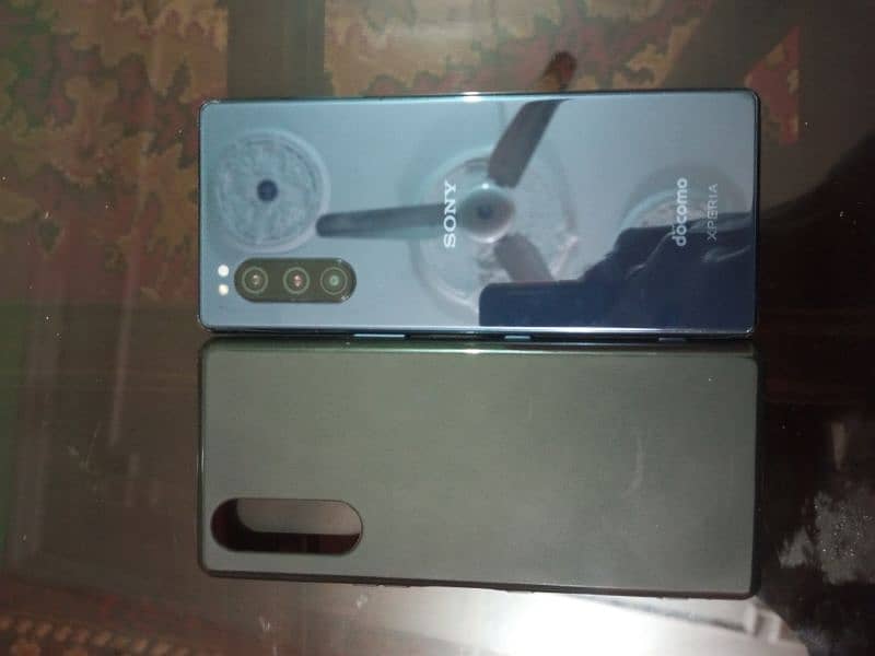 Sony Xperia 5 (non-pta) 9.5/10 condition. . . no line, no dot, no shade. 5