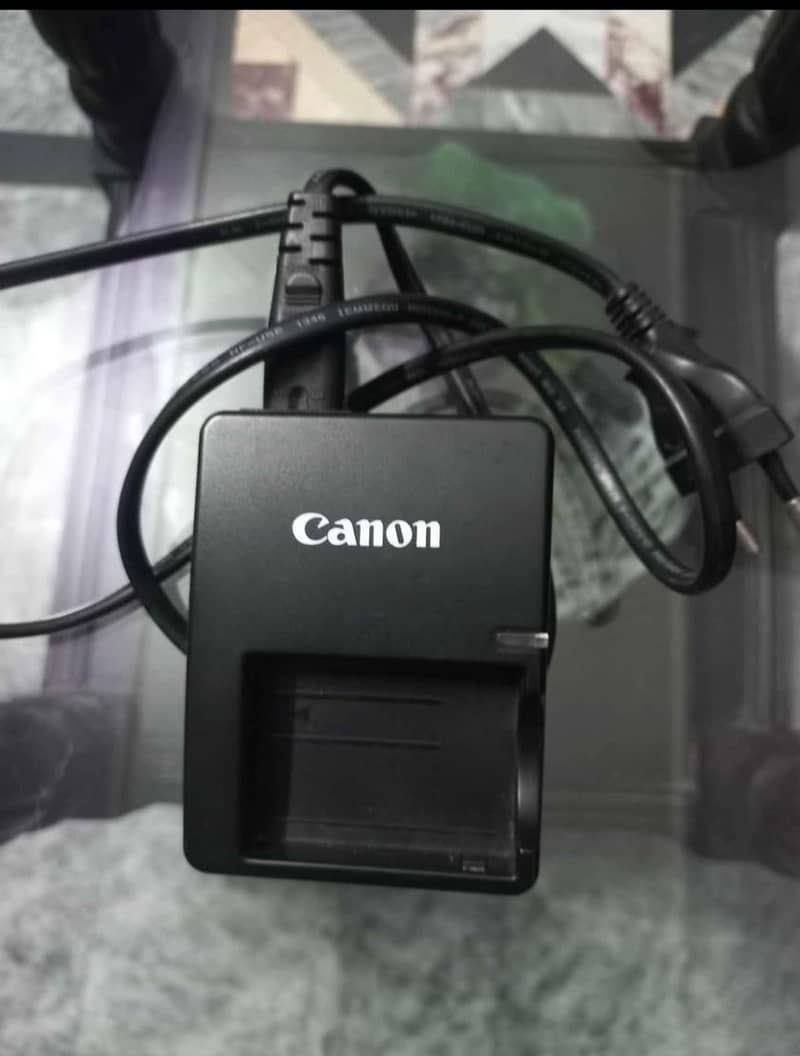 Cannon 1300D good condition 2