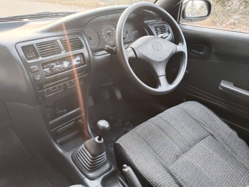 Toyota Corolla XE 2001 11