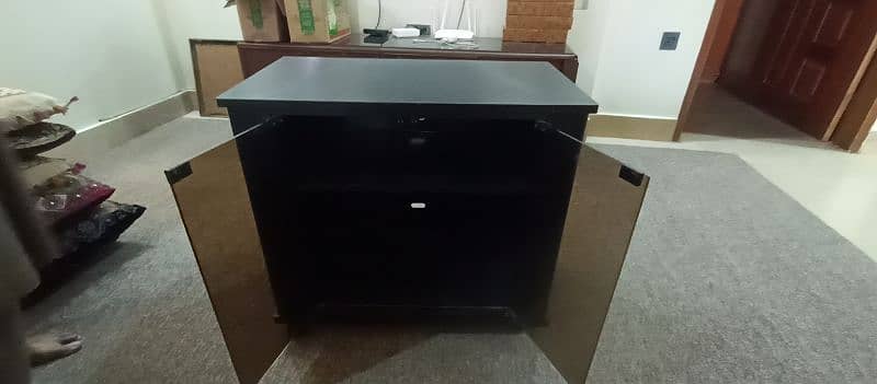 BLACK TV TROLLEY FOR SALE 0