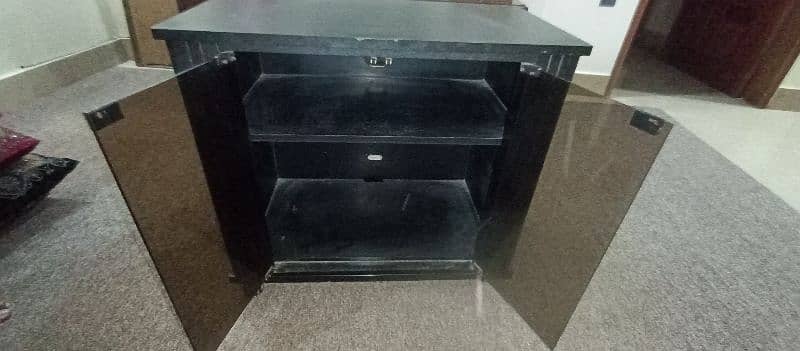 BLACK TV TROLLEY FOR SALE 1