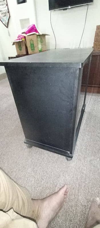 BLACK TV TROLLEY FOR SALE 3