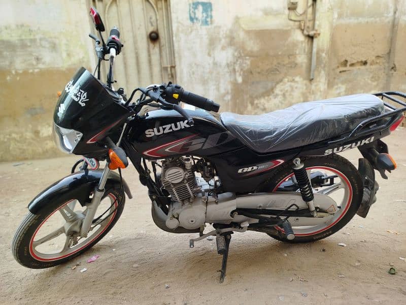 Suzuki 110 condition new 1000 km register Karachi 4