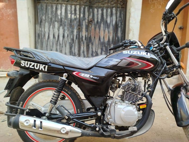 Suzuki 110 condition new 1000 km register Karachi 5