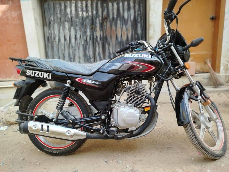 Suzuki 110 condition new 1000 km register Karachi 6