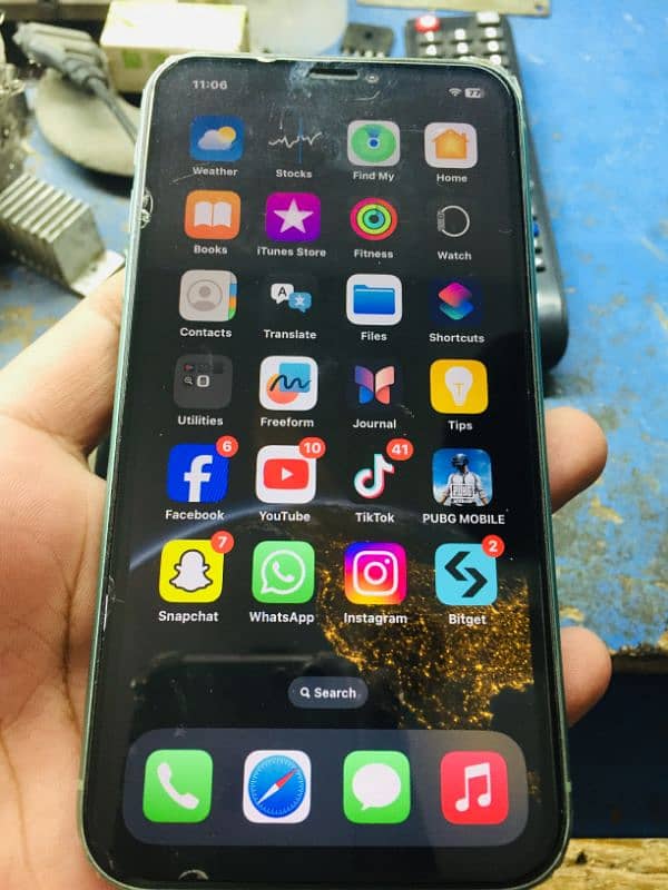 iPhone 11 condition bilkul saaf ha 64 GB  with box factory unlock 0