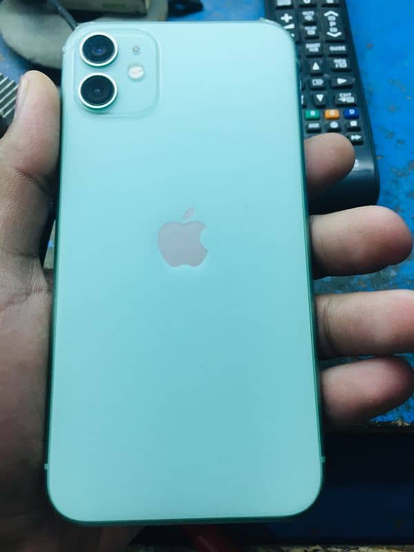 iPhone 11 condition bilkul saaf ha 64 GB  with box factory unlock 1