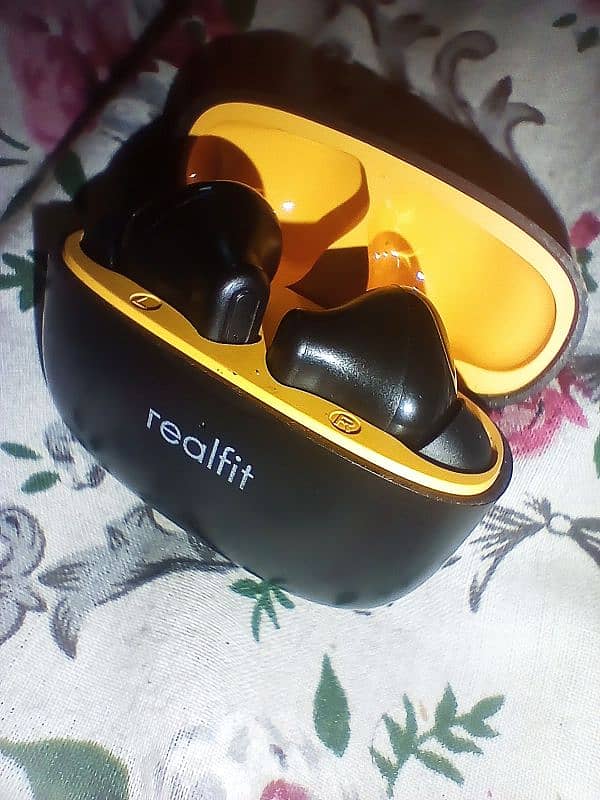 Realfit f3 (EARBUDS) 0