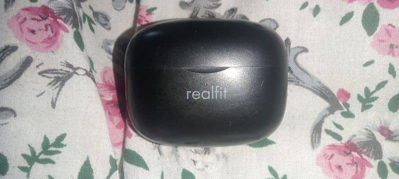 Realfit f3 (EARBUDS) 1