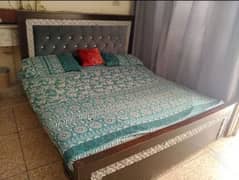 Wooden sheet queen size bed