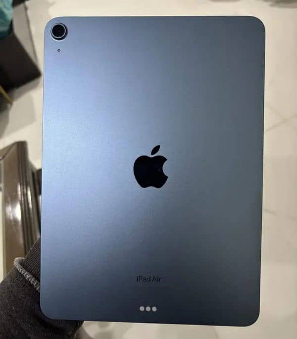 APPLE IPAD AIR 5 M1 CHIP 256 GB ONLY IPAD NO BOX 1