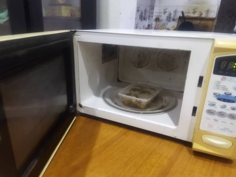 microwave oven 0