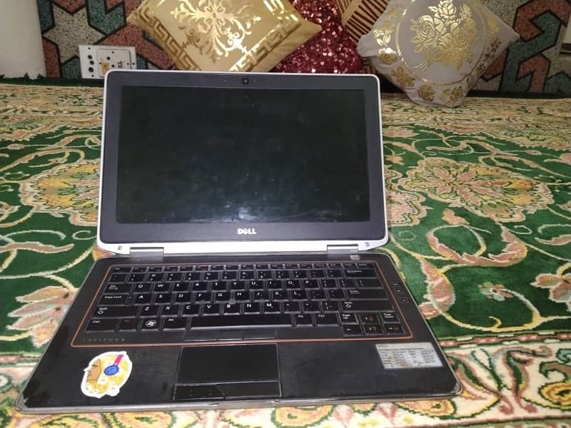 DELL Latitude Core i3-2nd Gen 8