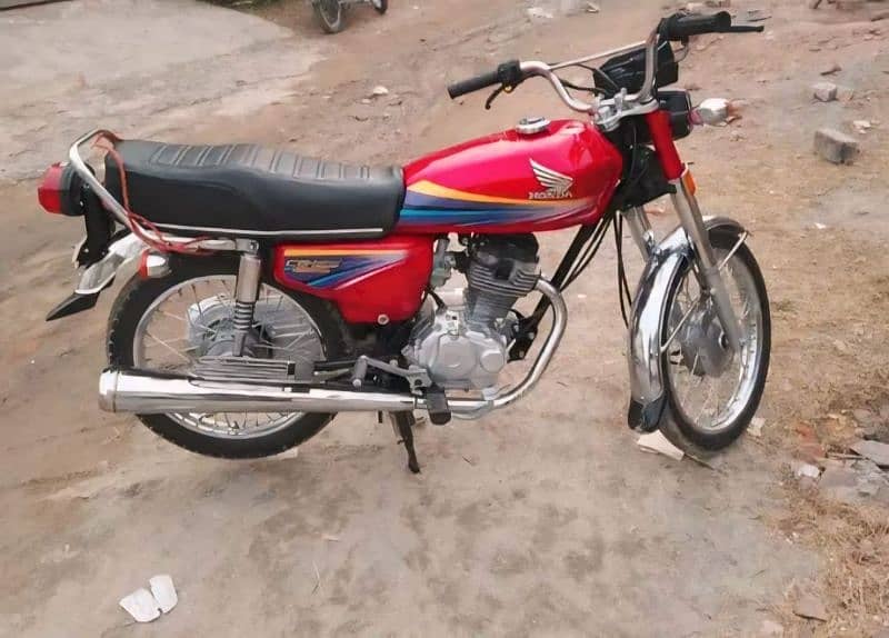 Honda CG 125 2011 model bike for sale call on 0322,6643435 0