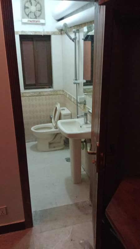 "Rent a Spacious 2-Bedroom Basement in E-11 Islamabad 1 Kanal" 5