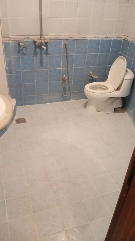 "Rent a Spacious 2-Bedroom Basement in E-11 Islamabad 1 Kanal" 8