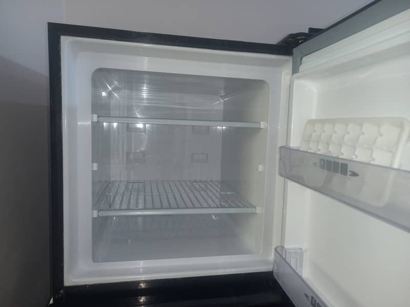 Dawlance REFRIGERATOR Good Condition 4