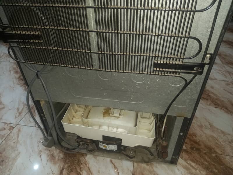 Dawlance REFRIGERATOR Good Condition 15