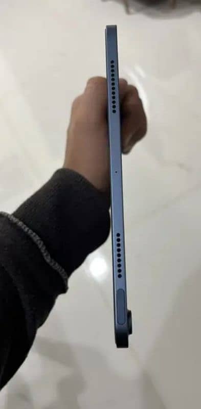 APPLE IPAD AIR 5 M1 CHIP 256 GB ONLY IPAD NO BOX 3