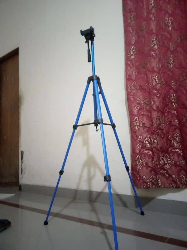 Portable Tripod for Camera Use" 3