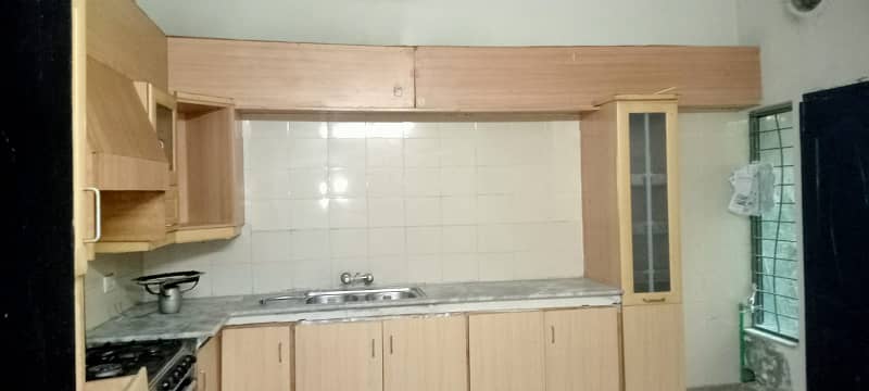 Tipu Design 10 Marla 5 Bed Rooms Fully Tiled For Rent 3