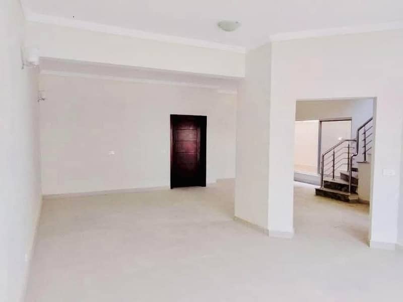 Prime Location 3-Bedroom Villa for Sale in Bahria Town Karachi, Near Parks, Mosques, and Shopping Gallery 4