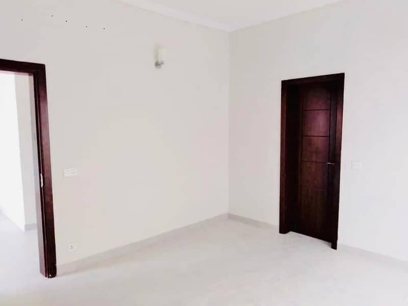 Prime Location 3-Bedroom Villa for Sale in Bahria Town Karachi, Near Parks, Mosques, and Shopping Gallery 8