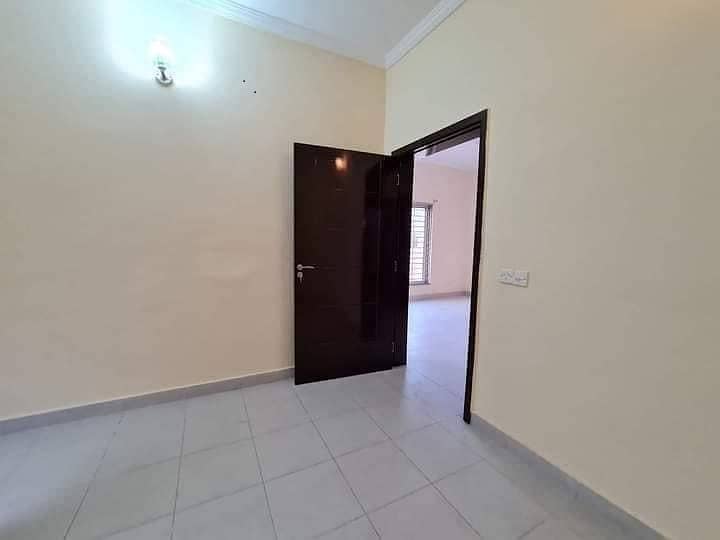 Prime Location 3-Bedroom Villa for Sale in Bahria Town Karachi, Near Parks, Mosques, and Shopping Gallery 9