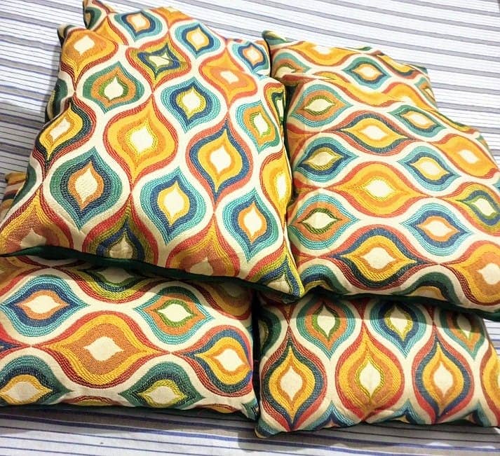 Set of sofa Cushions in reasonable prize. 4