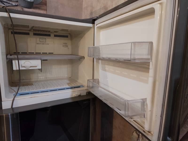 LG NO FROST TOP MOUNT REFRIGERATOR 2