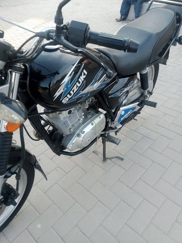 Suzuki GS 150 6