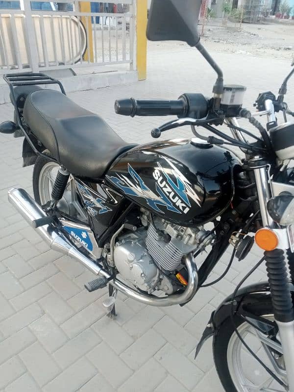 Suzuki GS 150 8