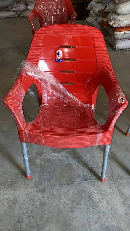 Chairs / plastic chairs / pure plastic chairs / wavy plastic chairs 0