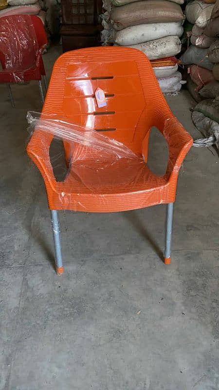 Chairs / plastic chairs / pure plastic chairs / wavy plastic chairs 1