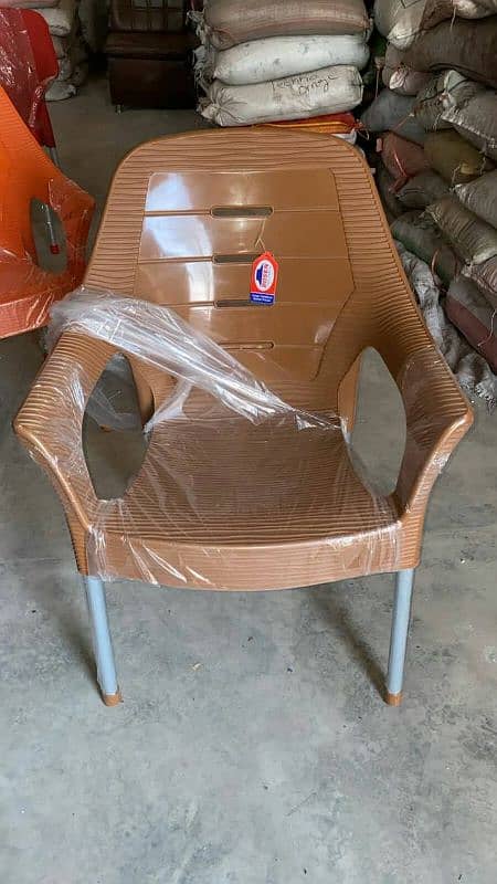 Chairs / plastic chairs / pure plastic chairs / wavy plastic chairs 2