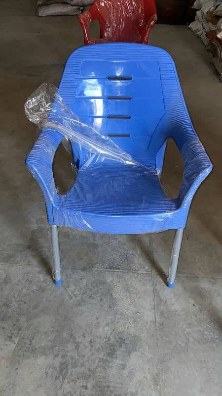 Chairs / plastic chairs / pure plastic chairs / wavy plastic chairs 3