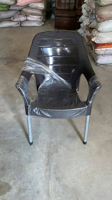 Chairs / plastic chairs / pure plastic chairs / wavy plastic chairs 4