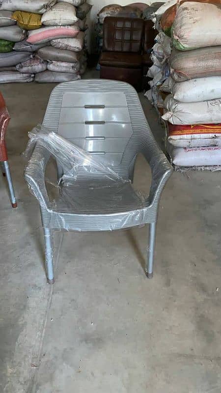 Chairs / plastic chairs / pure plastic chairs / wavy plastic chairs 5