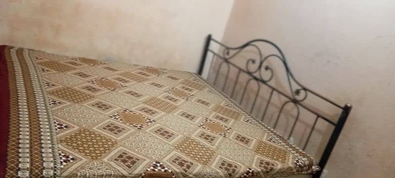 selling iron bed 2