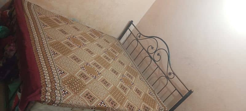 selling iron bed 3