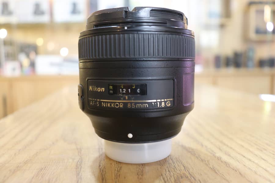 Nikon 85mm 1.8 G with box 1