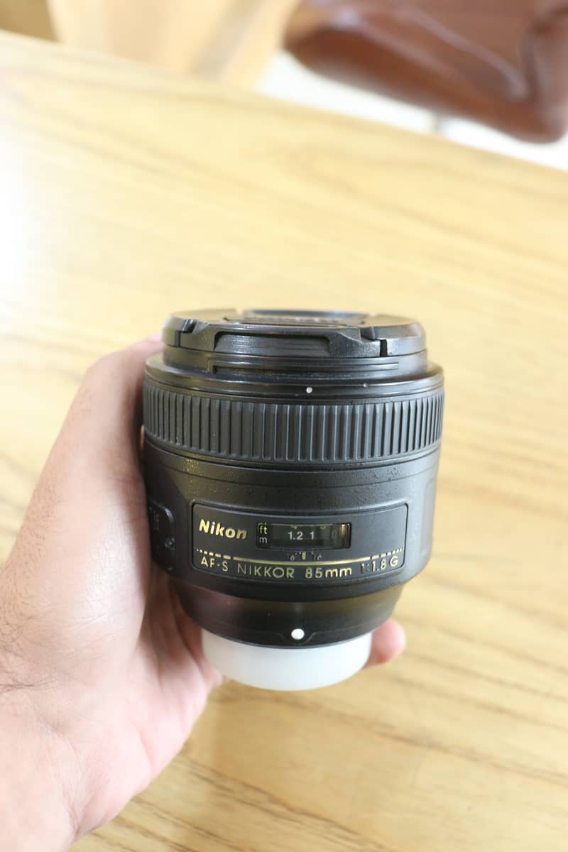 Nikon 85mm 1.8 G with box 6