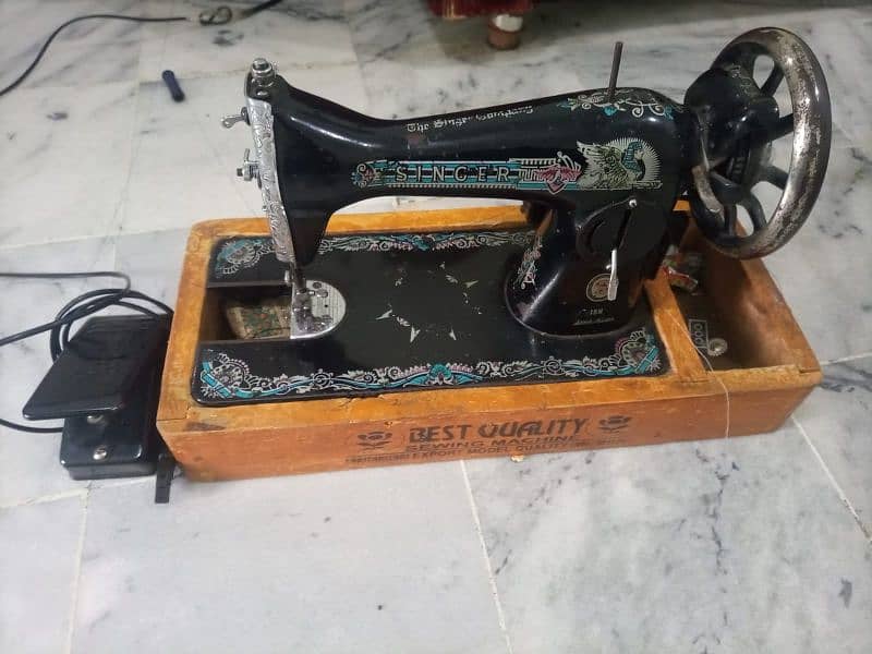 High-Quality singer Sewing Machine with Motor – Great Condition! 2