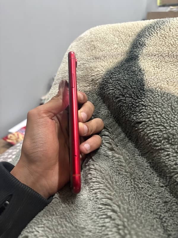 i phone xr back crack 64 gb 0